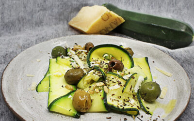 Rezept des Monats: mediterraner Zucchinisalat